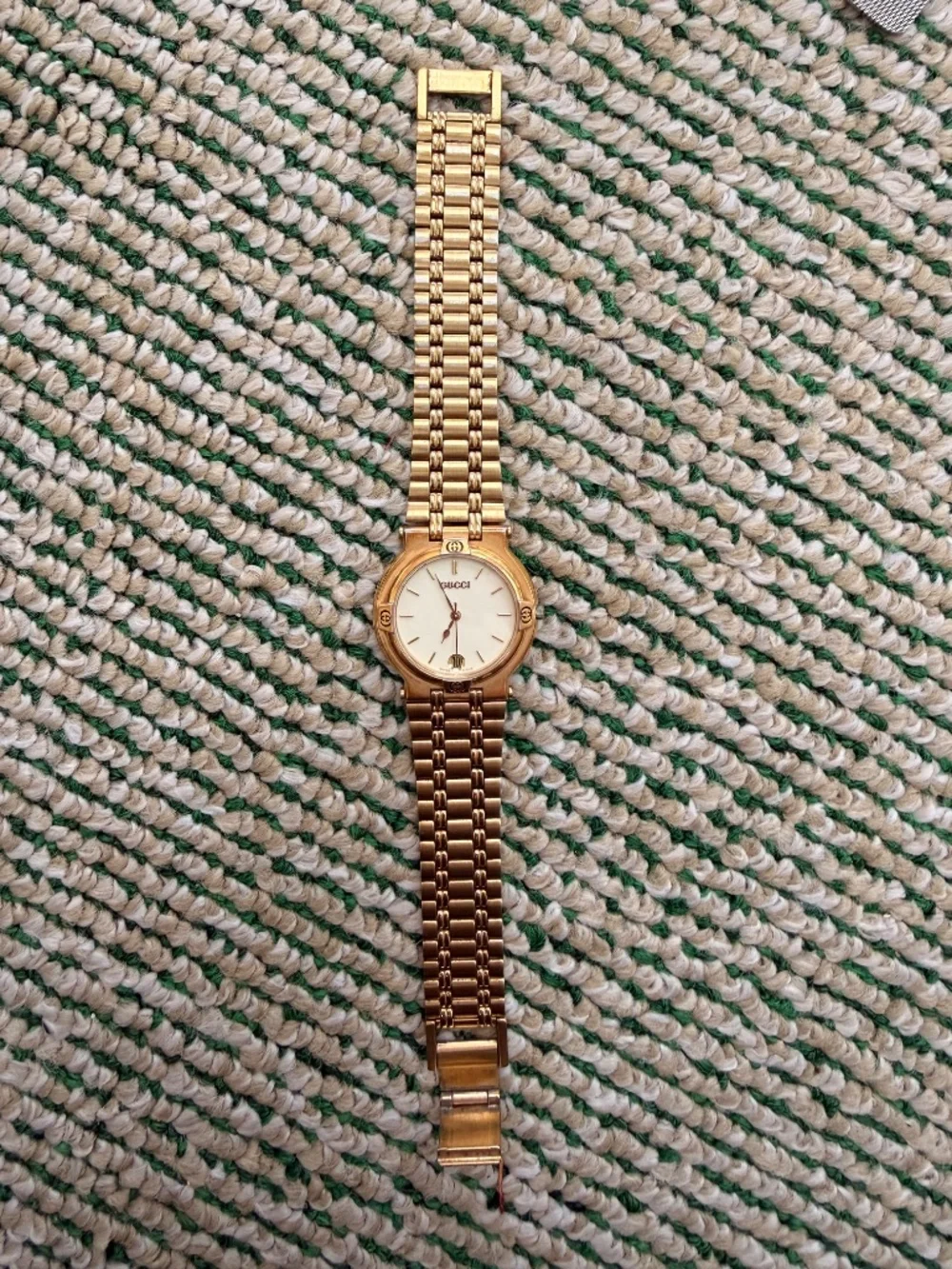 Gucci 9200M Unisex Quartz Watch Gold Dial